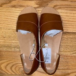 Universal Thread Sandals